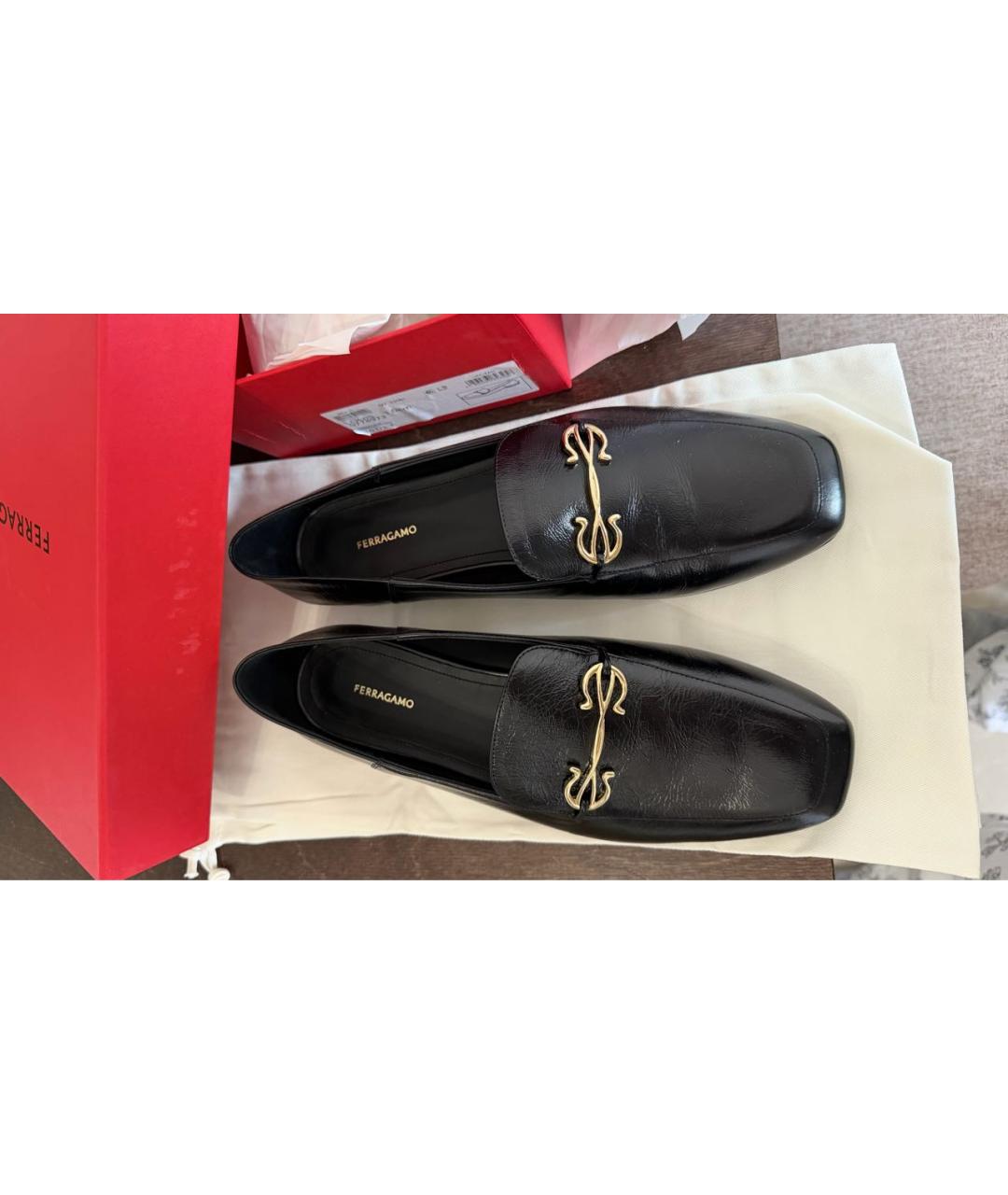 FERRAGAMO Черные лоферы из лакированной кожи, фото 3