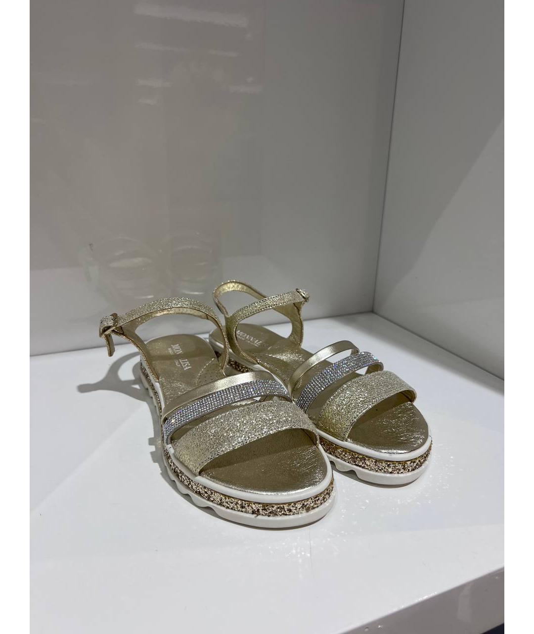 MONNALISA Золотые кожаные сандалии и шлепанцы, фото 2