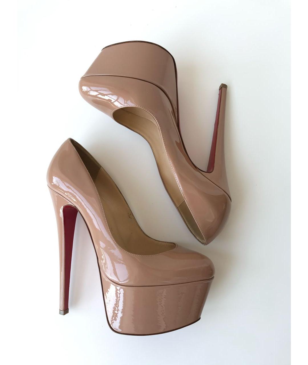 CHRISTIAN LOUBOUTIN Бежевые туфли из лакированной кожи, фото 6