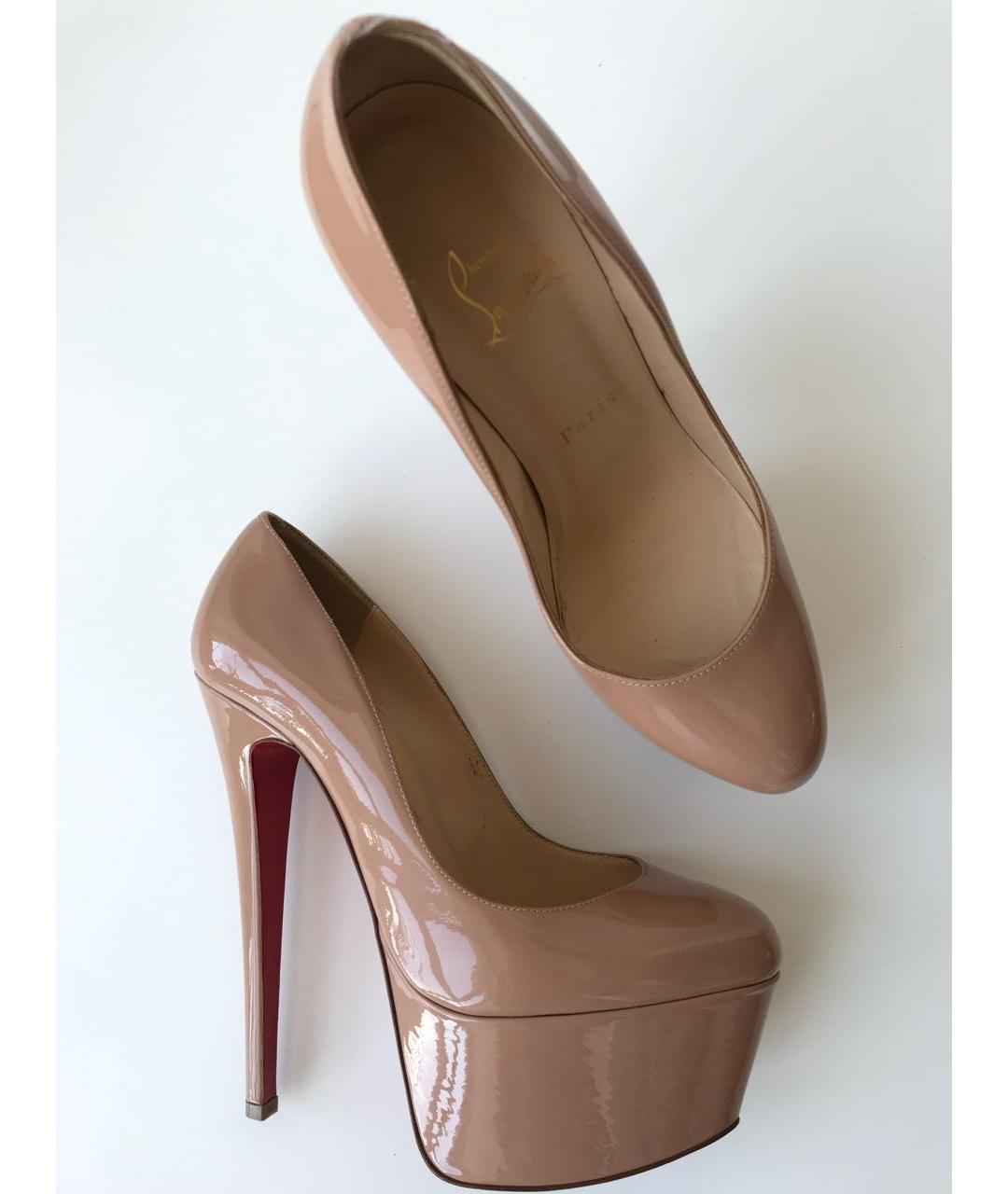 CHRISTIAN LOUBOUTIN Бежевые туфли из лакированной кожи, фото 5