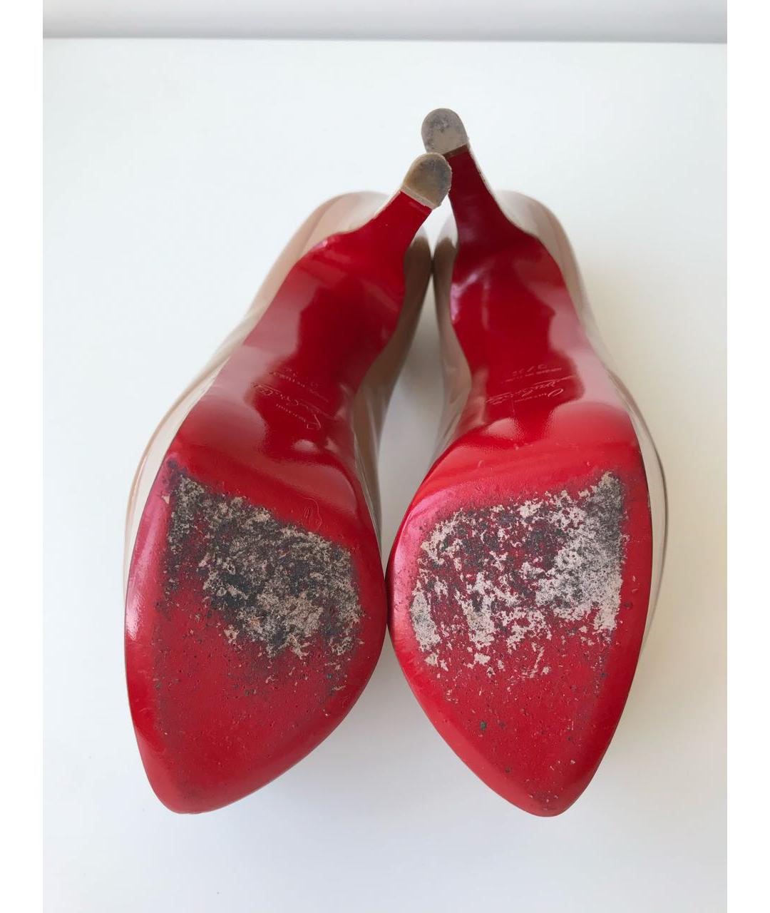 CHRISTIAN LOUBOUTIN Бежевые туфли из лакированной кожи, фото 8