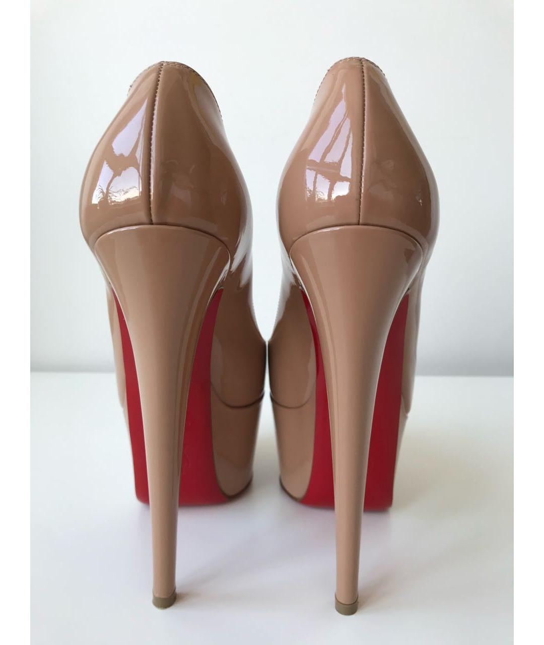 CHRISTIAN LOUBOUTIN Бежевые туфли из лакированной кожи, фото 4