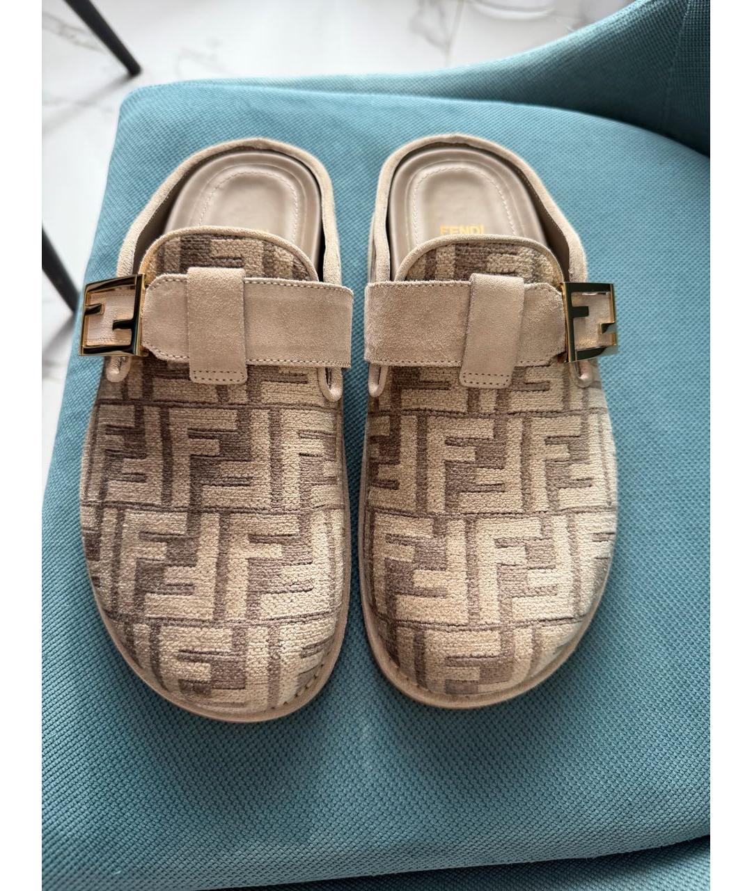 FENDI Бежевые замшевые сабо, фото 2