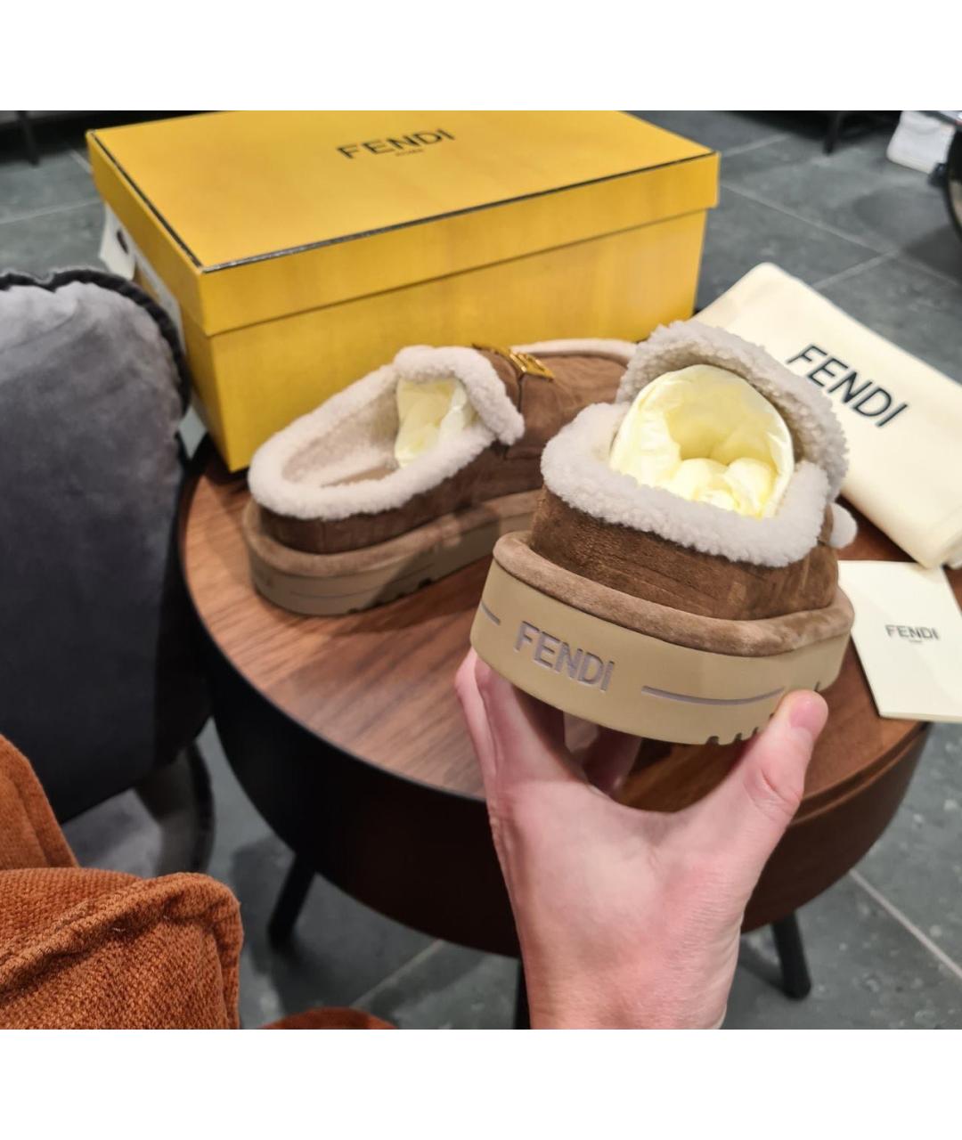 FENDI Коричневые замшевые сабо, фото 5