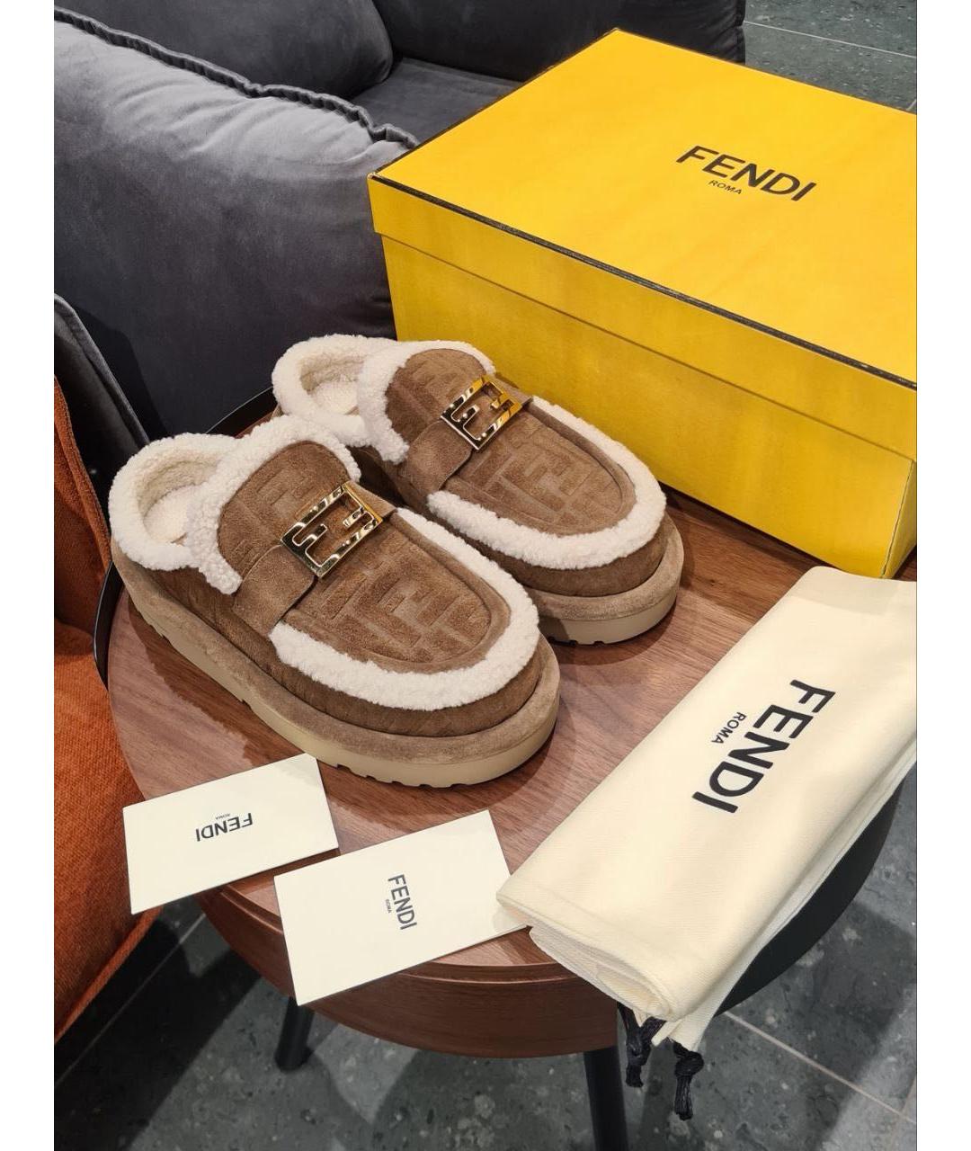 FENDI Коричневые замшевые сабо, фото 2