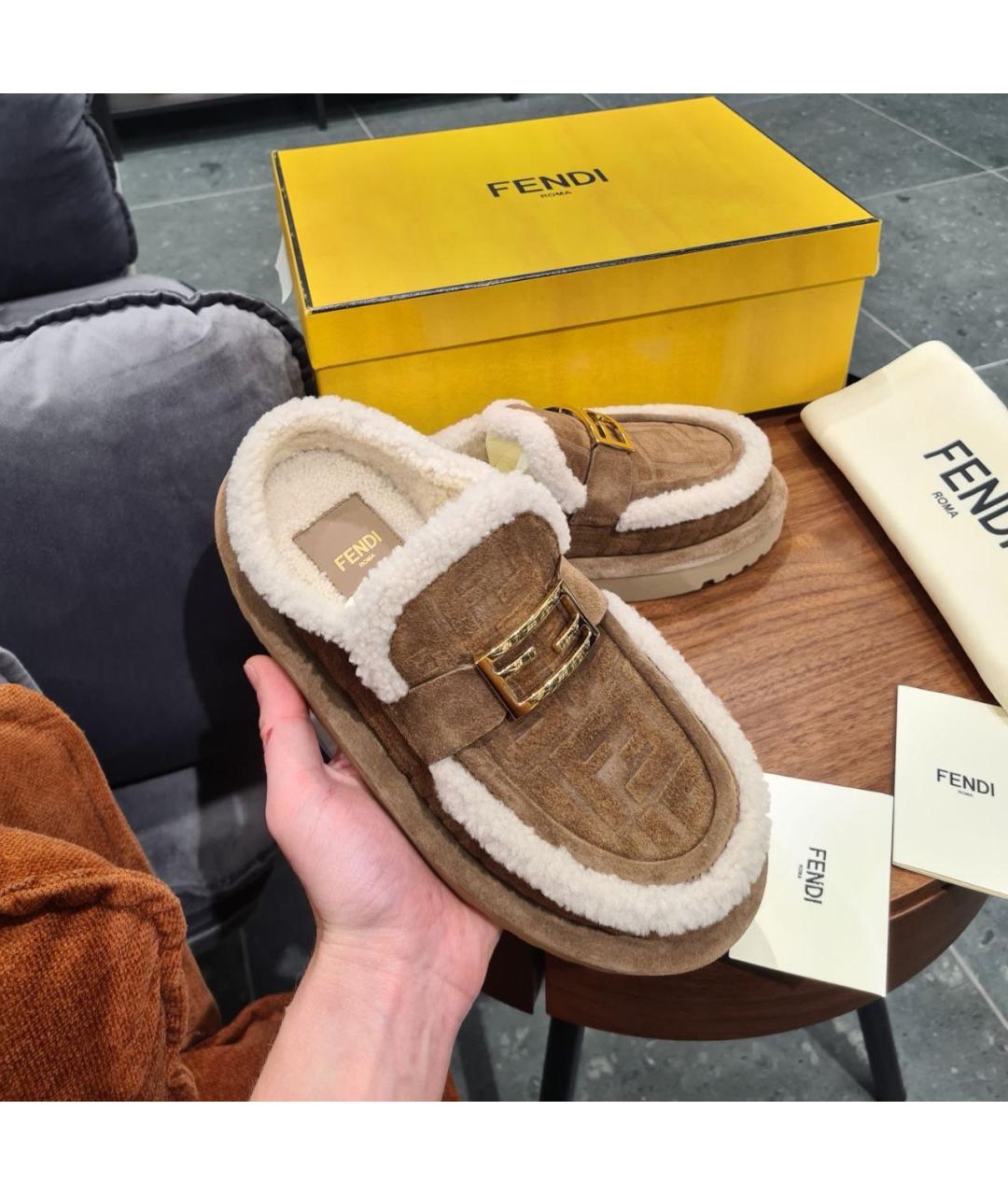 FENDI Коричневые замшевые сабо, фото 7