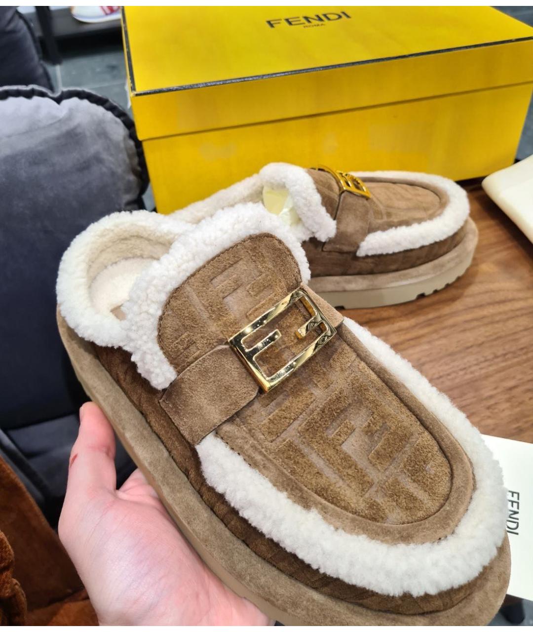 FENDI Коричневые замшевые сабо, фото 4