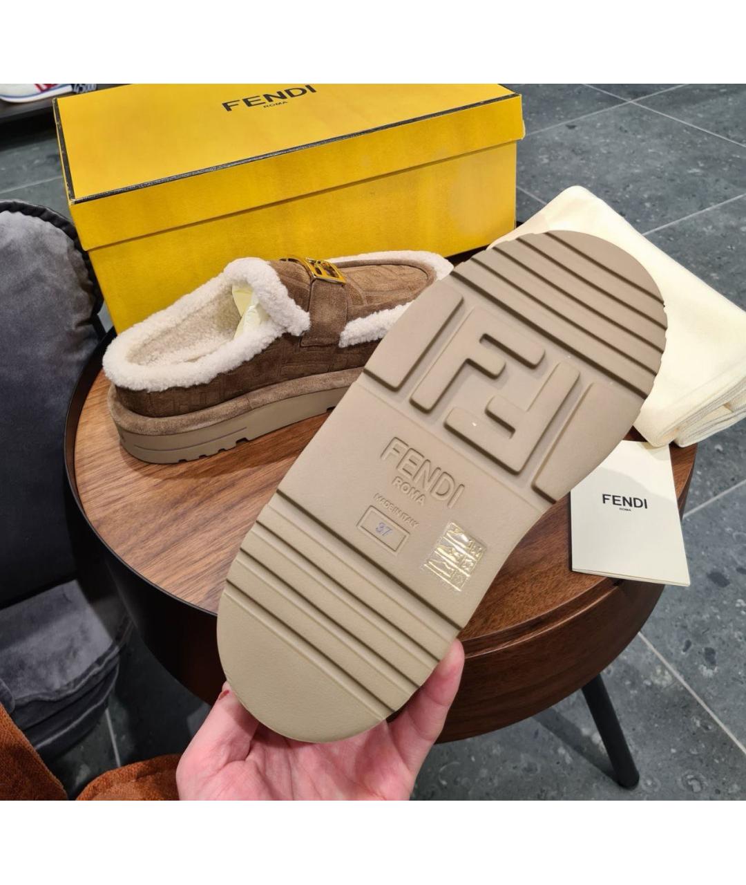 FENDI Коричневые замшевые сабо, фото 6