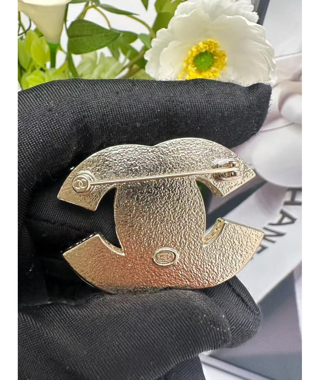 CHANEL Розовая металлическая булавка / брошь, фото 2