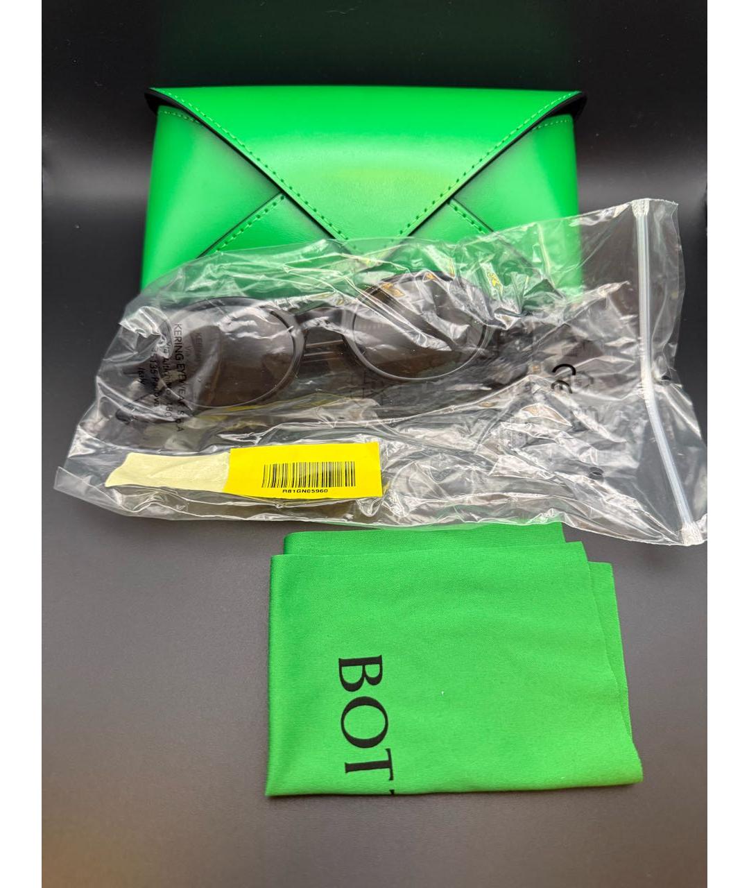 BOTTEGA VENETA Черные пластиковые солнцезащитные очки, фото 7