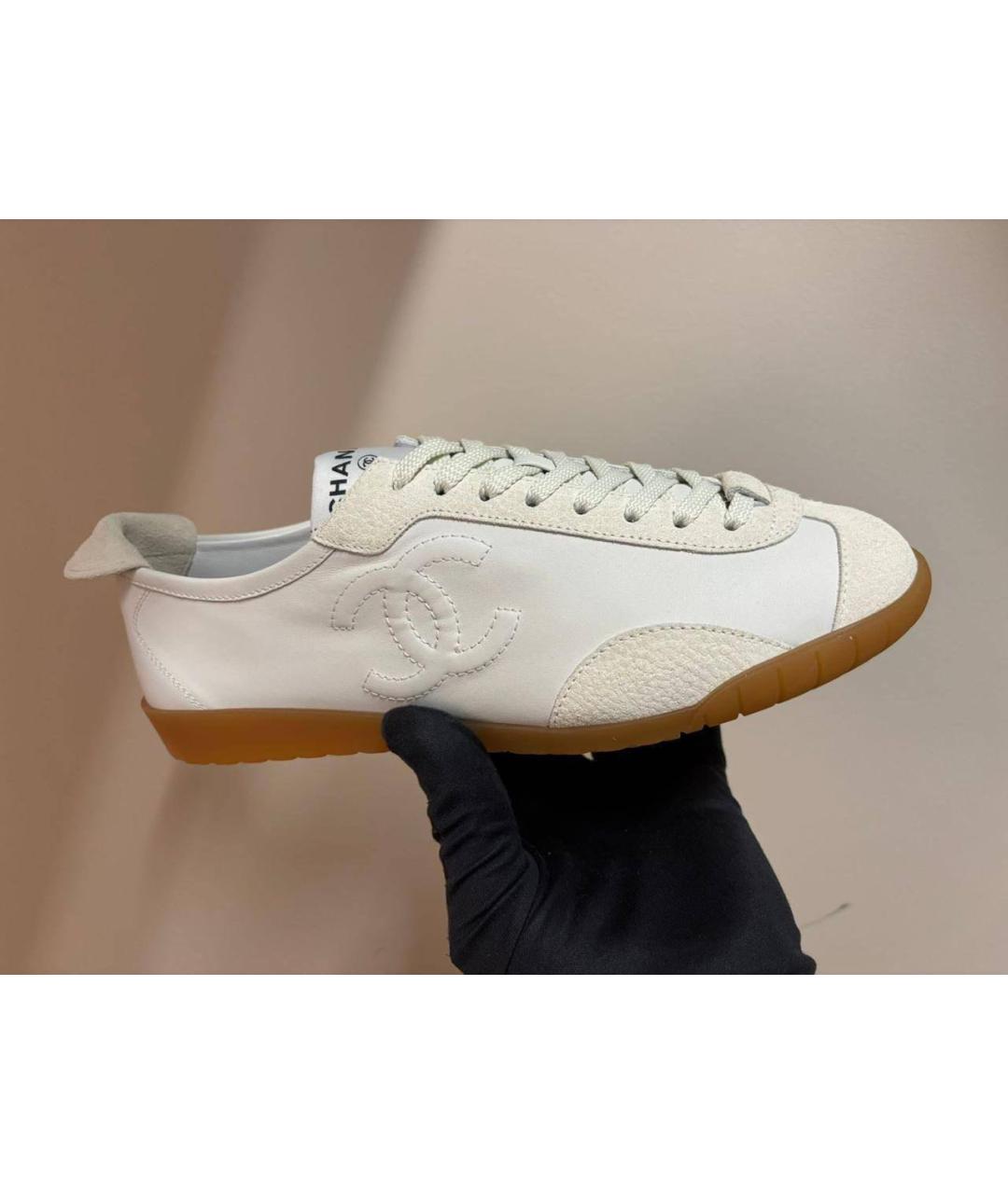 CHANEL Белые кожаные кеды, фото 3