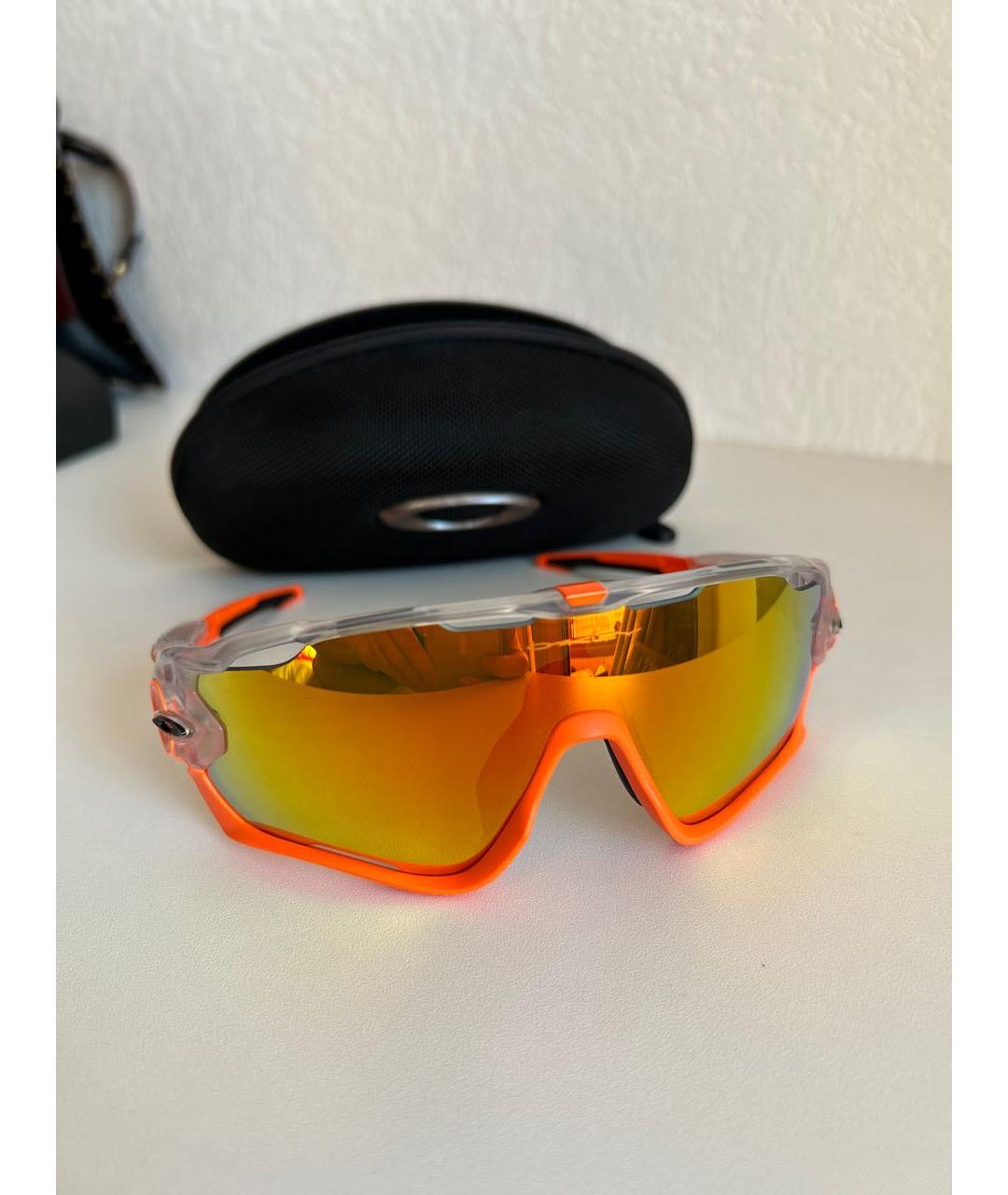 OAKLEY Оранжевое пластиковые солнцезащитные очки, фото 2
