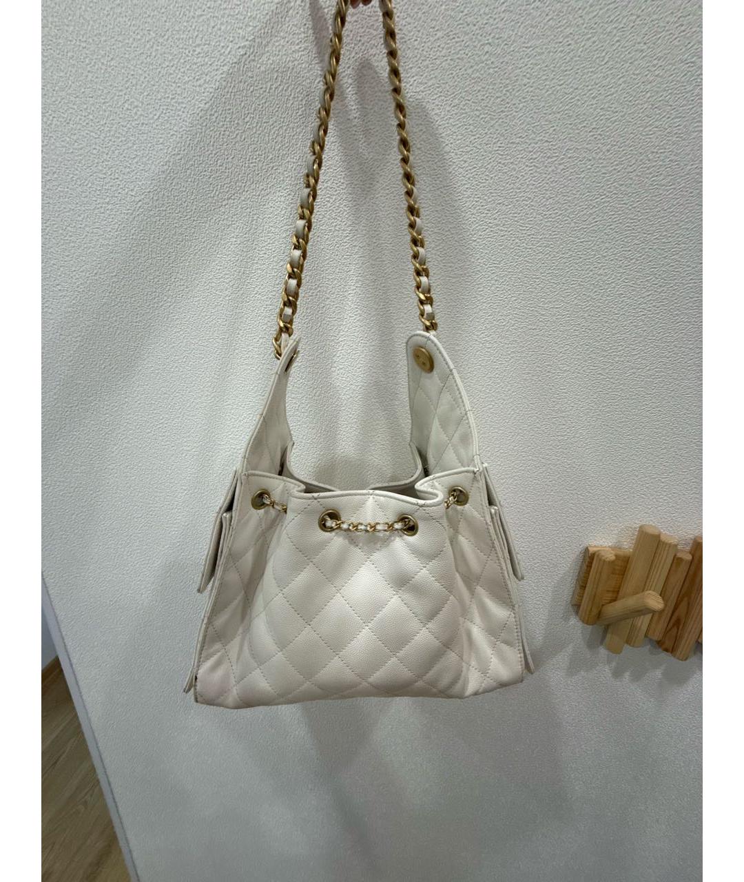 CHANEL Белая кожаная сумка через плечо, фото 4