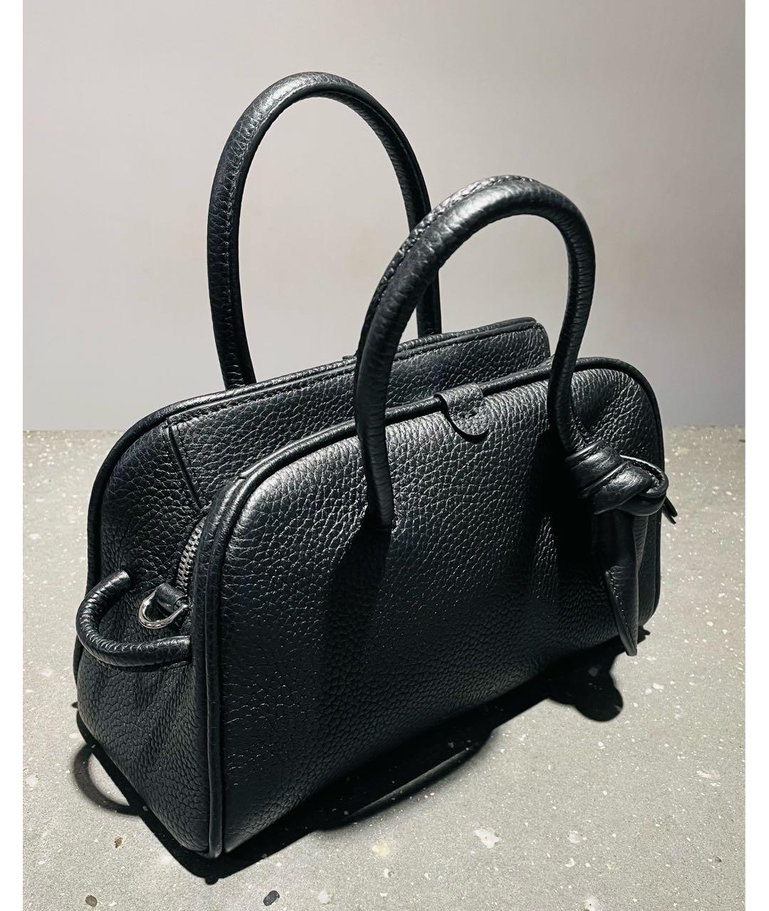 JACQUEMUS Черная кожаная сумка с короткими ручками, фото 2