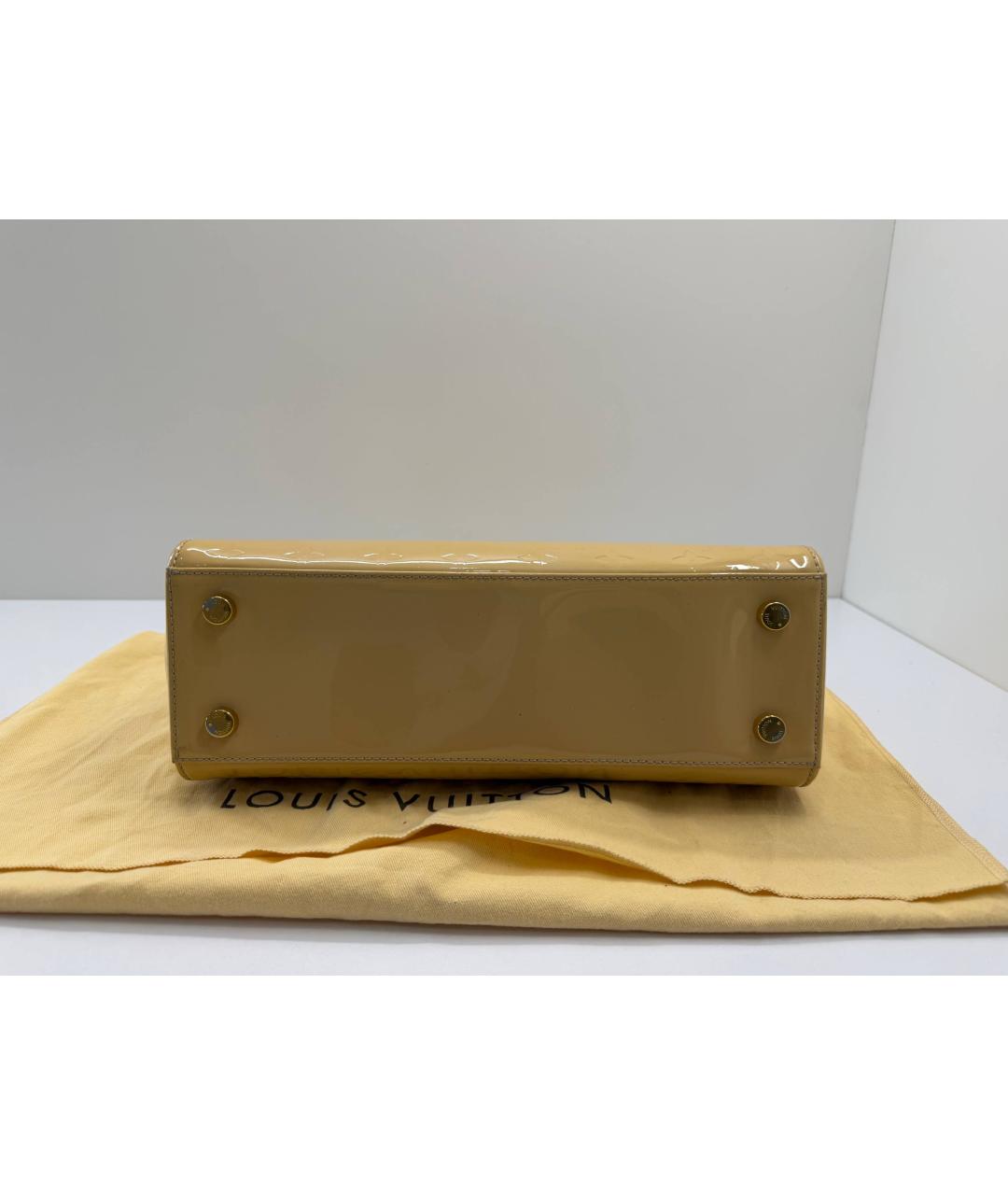 LOUIS VUITTON Бежевая сумка с короткими ручками из лакированной кожи, фото 9