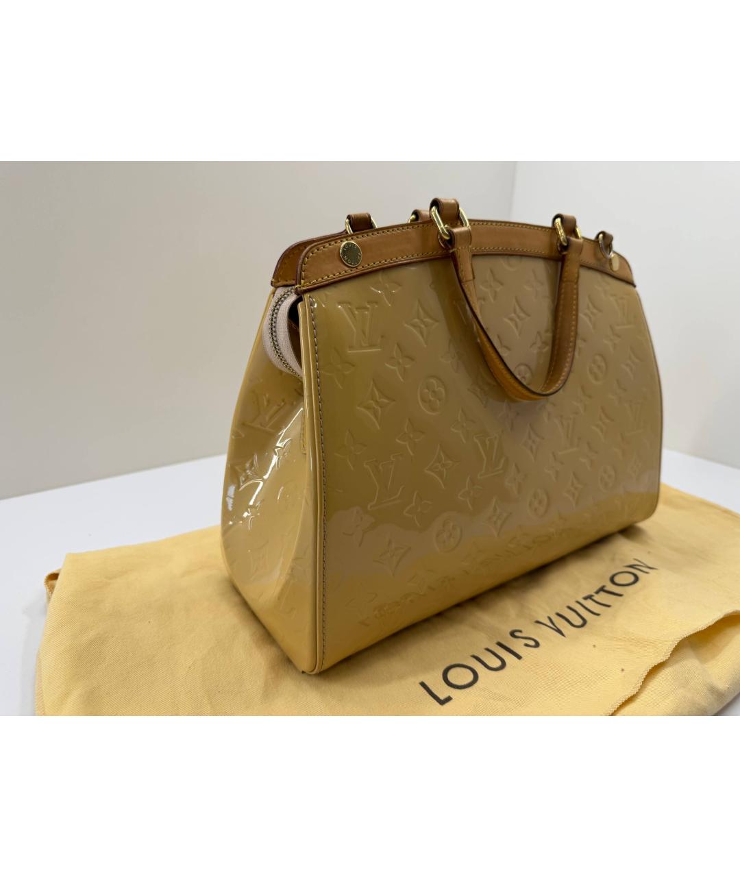 LOUIS VUITTON Бежевая сумка с короткими ручками из лакированной кожи, фото 7