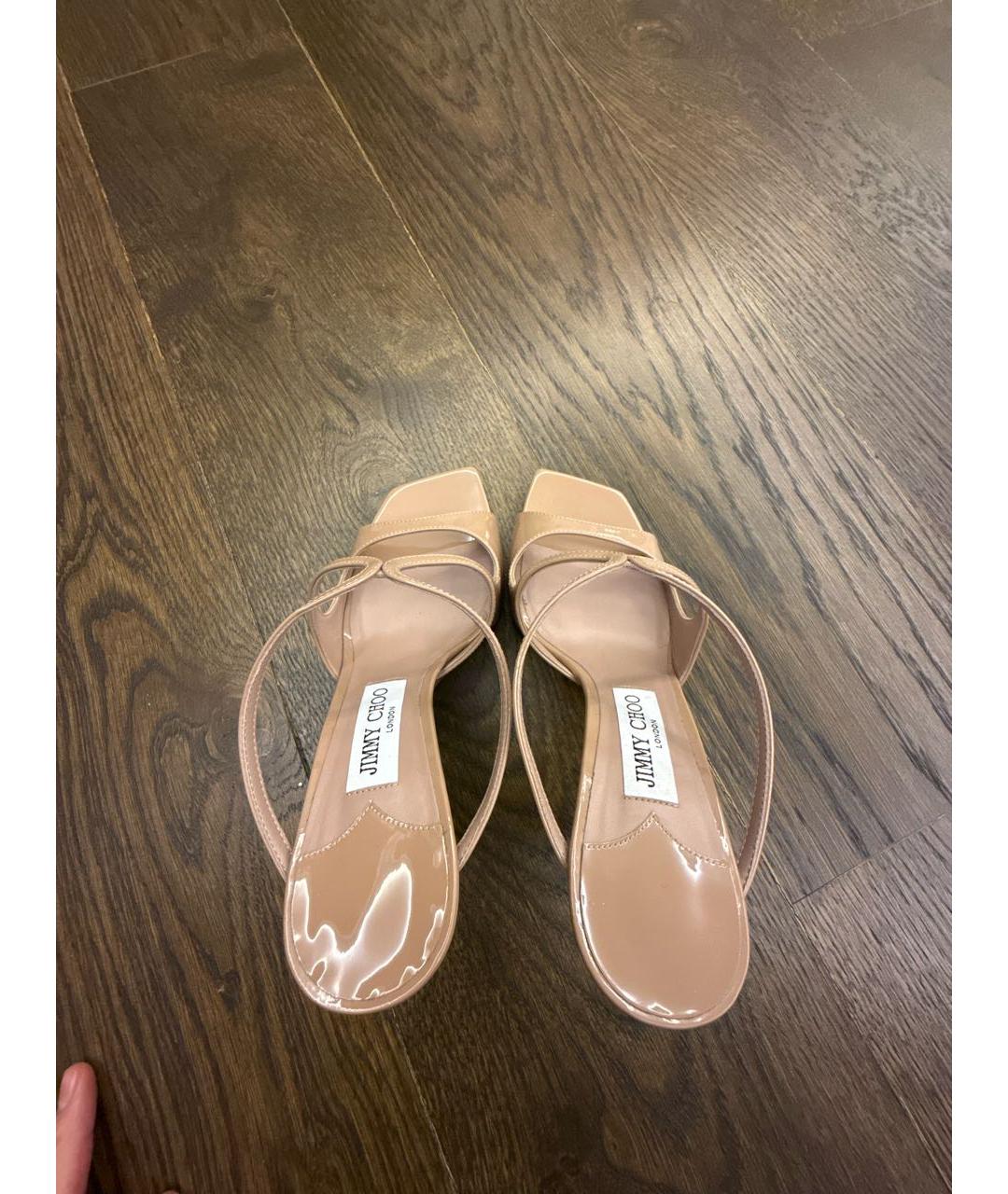 JIMMY CHOO Бежевые мюли из лакированной кожи, фото 3