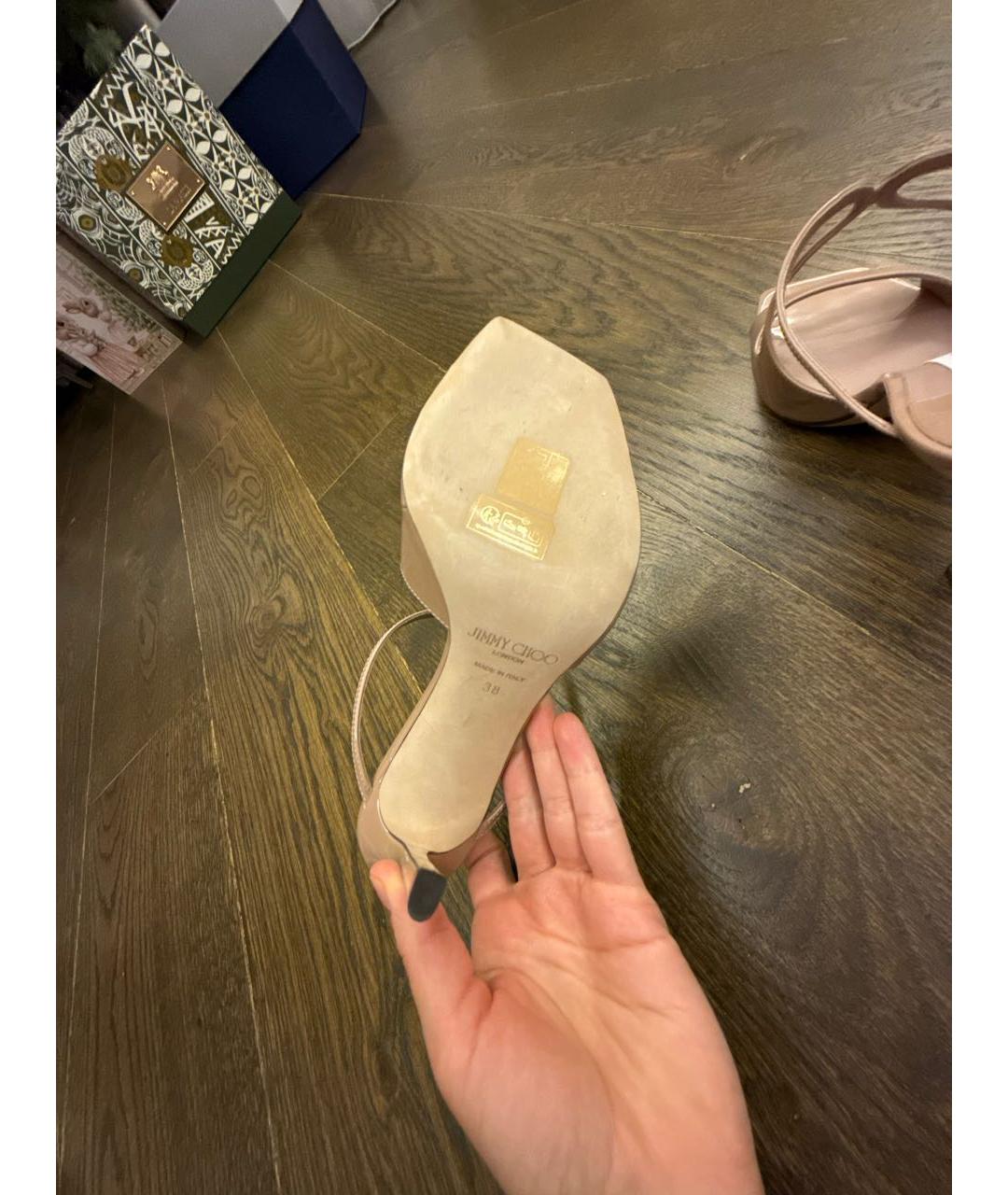 JIMMY CHOO Бежевые мюли из лакированной кожи, фото 5
