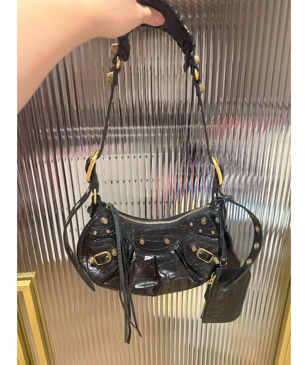 BALENCIAGA Черная сумка через плечо из лакированной кожи, фото 6