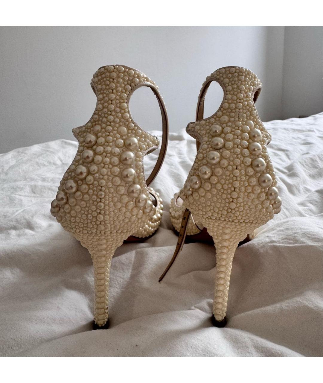 JIMMY CHOO Белые туфли из лакированной кожи, фото 4