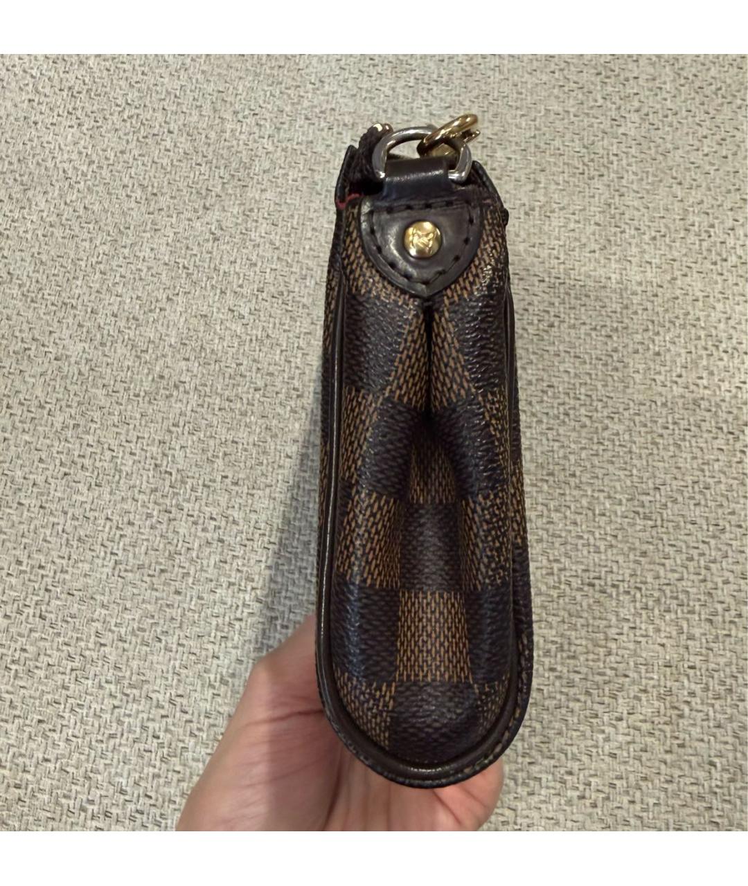 LOUIS VUITTON Коричневая пелетеная сумка через плечо, фото 3