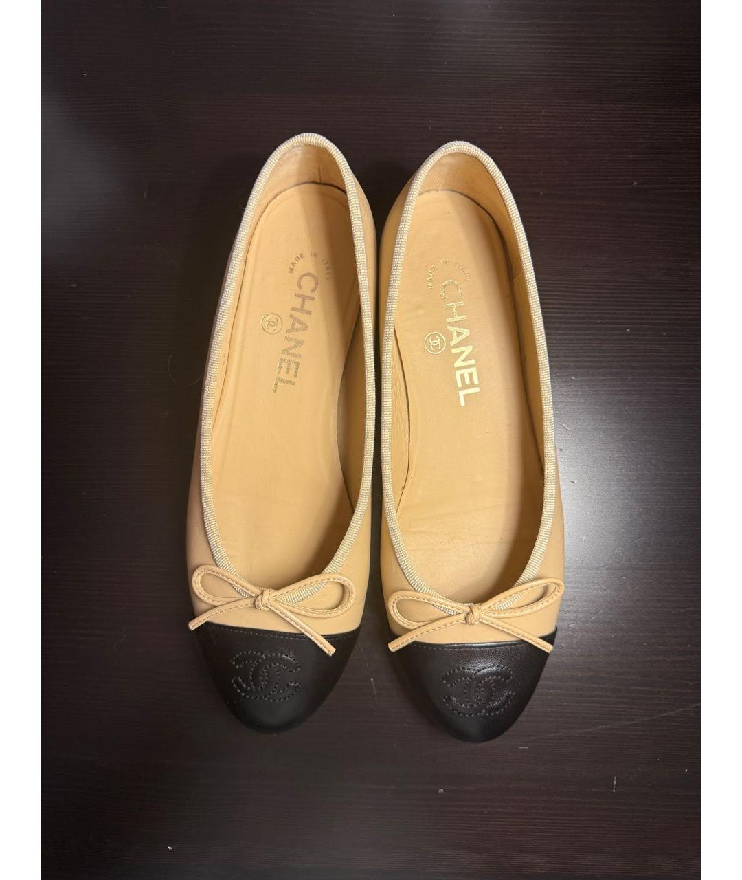CHANEL Бежевые кожаные балетки, фото 2