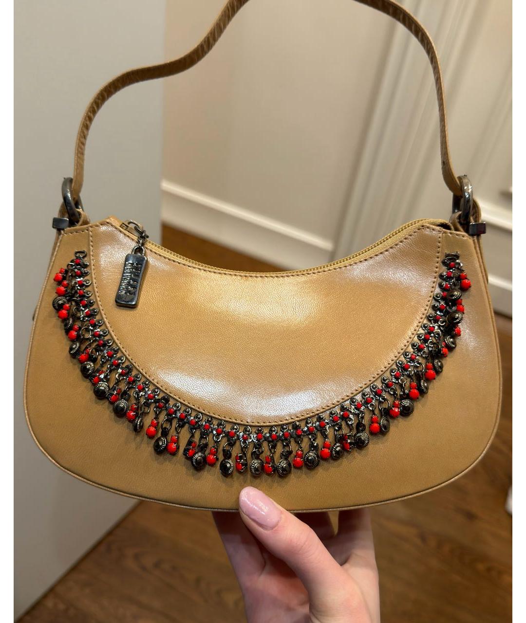 STUART WEITZMAN Бежевая кожаная сумка с короткими ручками, фото 5