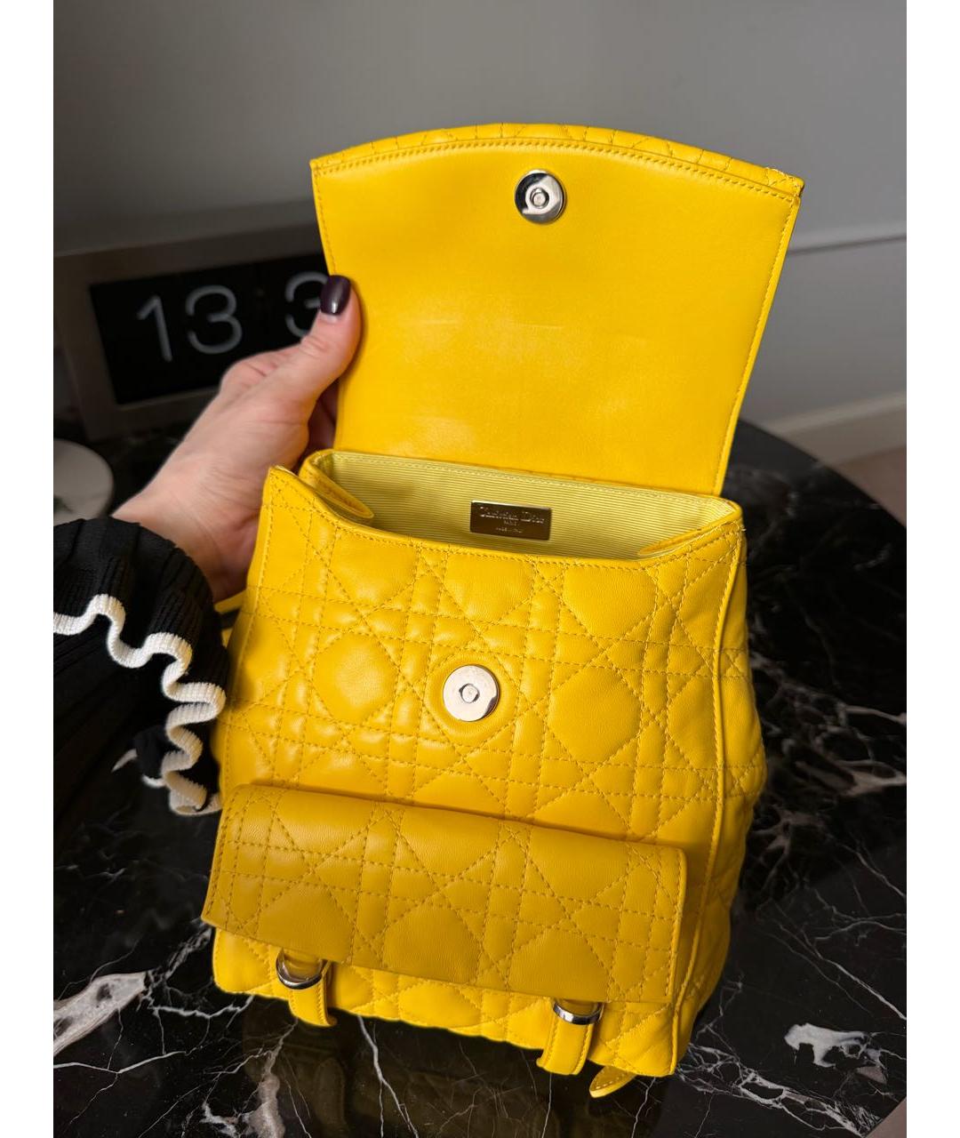 CHRISTIAN DIOR Желтый кожаный рюкзак, фото 4