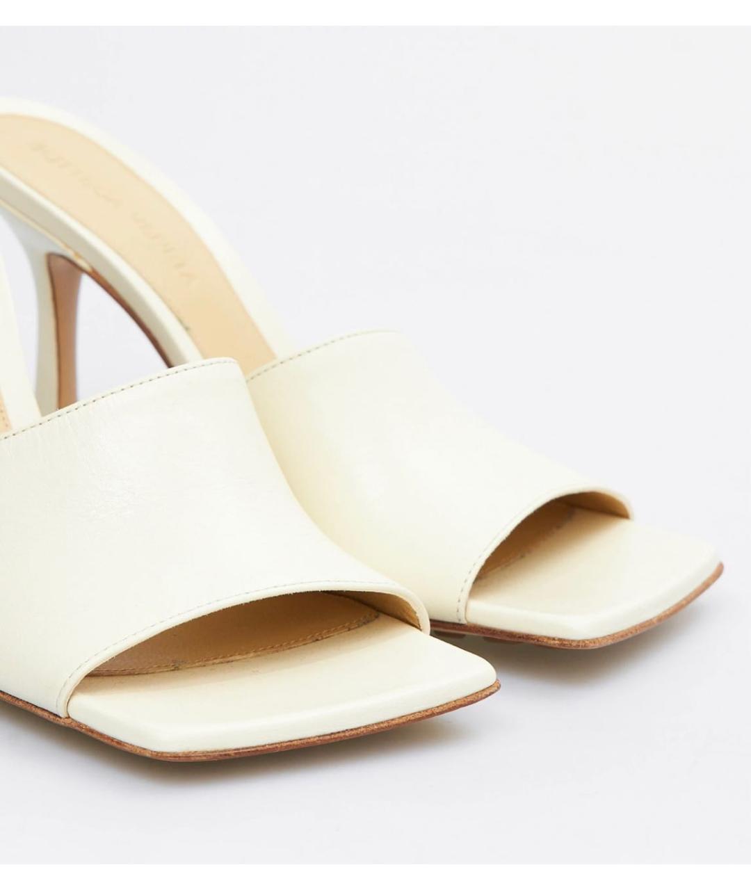 BOTTEGA VENETA Бежевые кожаные мюли, фото 3