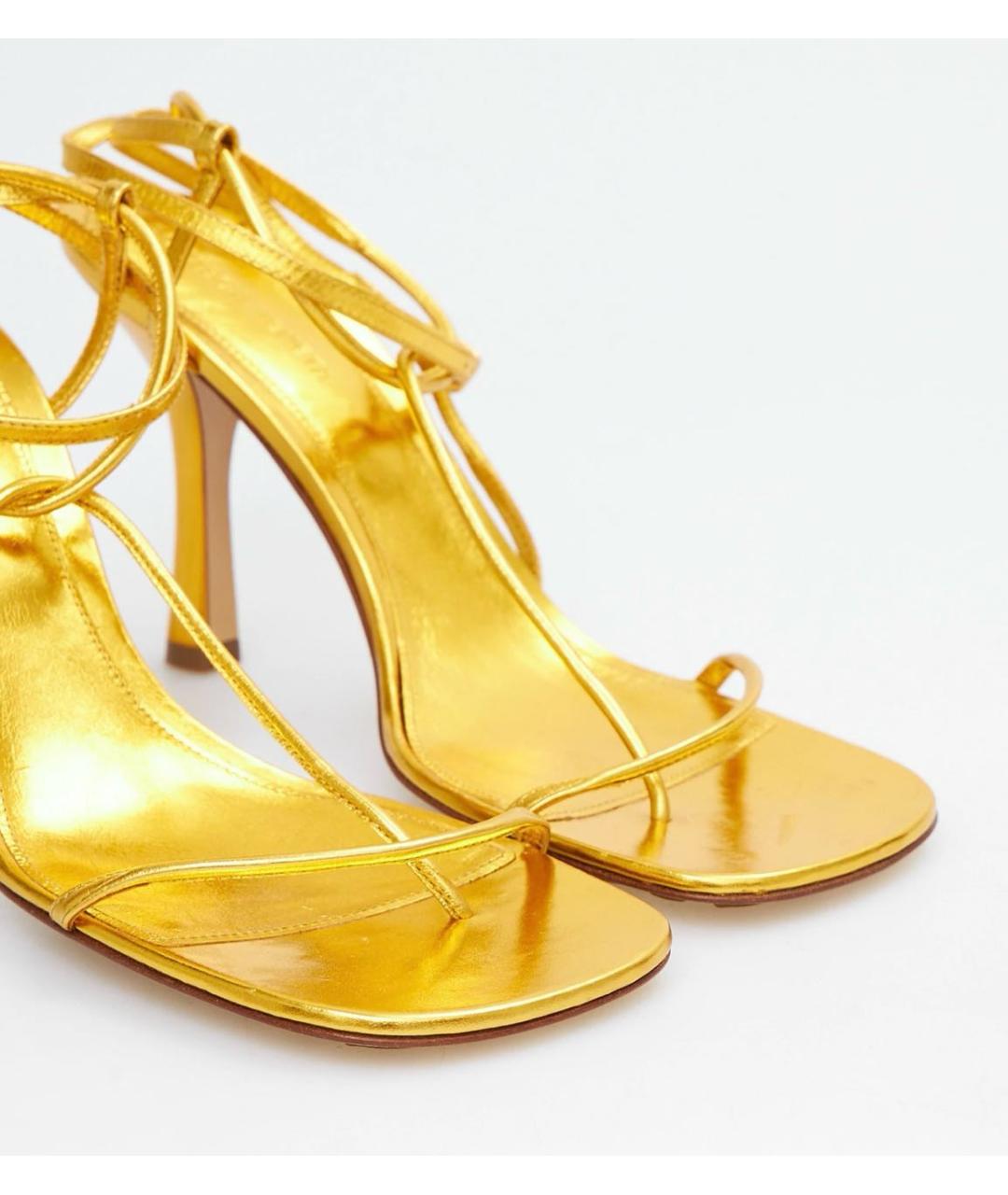 BOTTEGA VENETA Золотые кожаные босоножки, фото 3