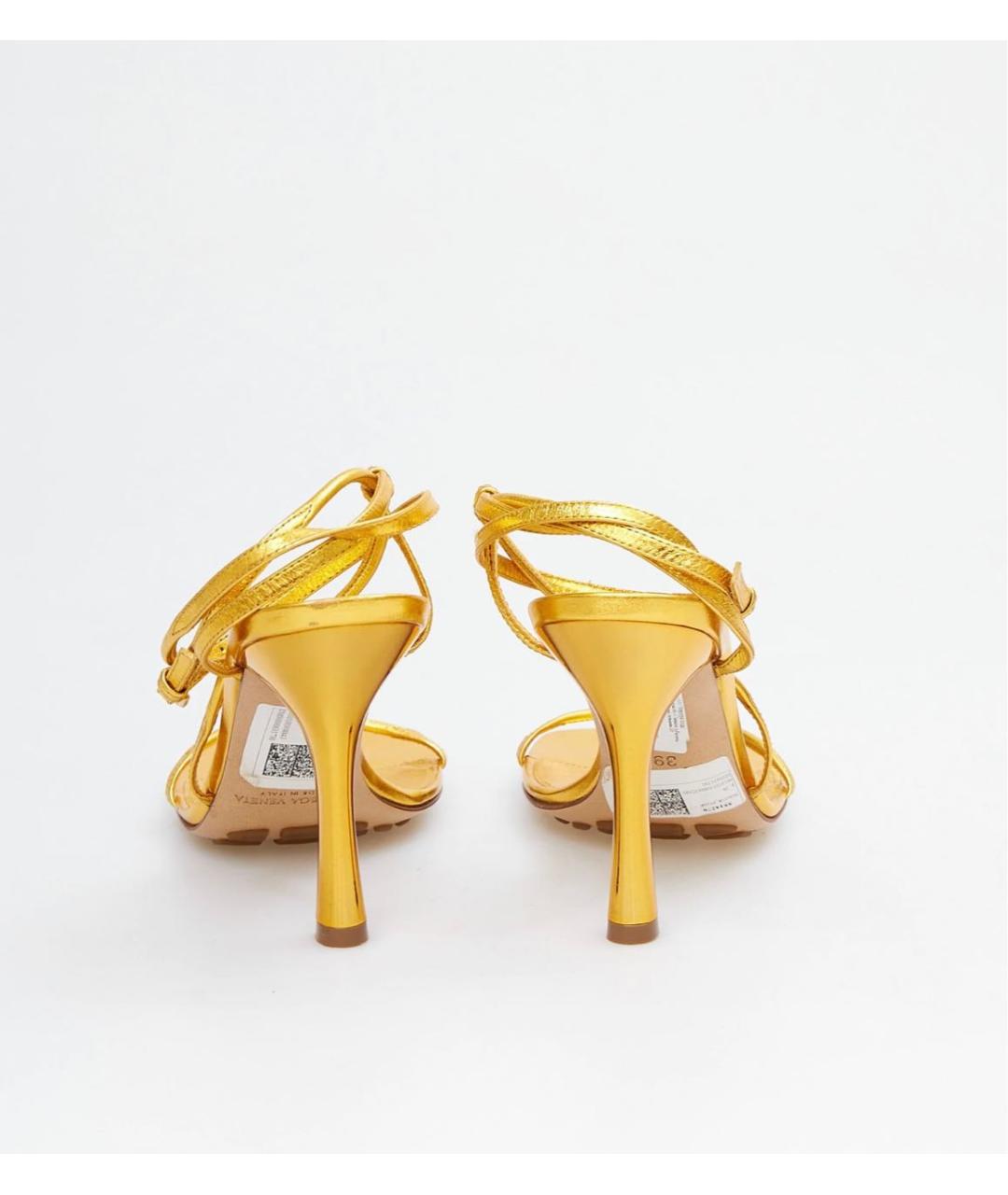 BOTTEGA VENETA Золотые кожаные босоножки, фото 4