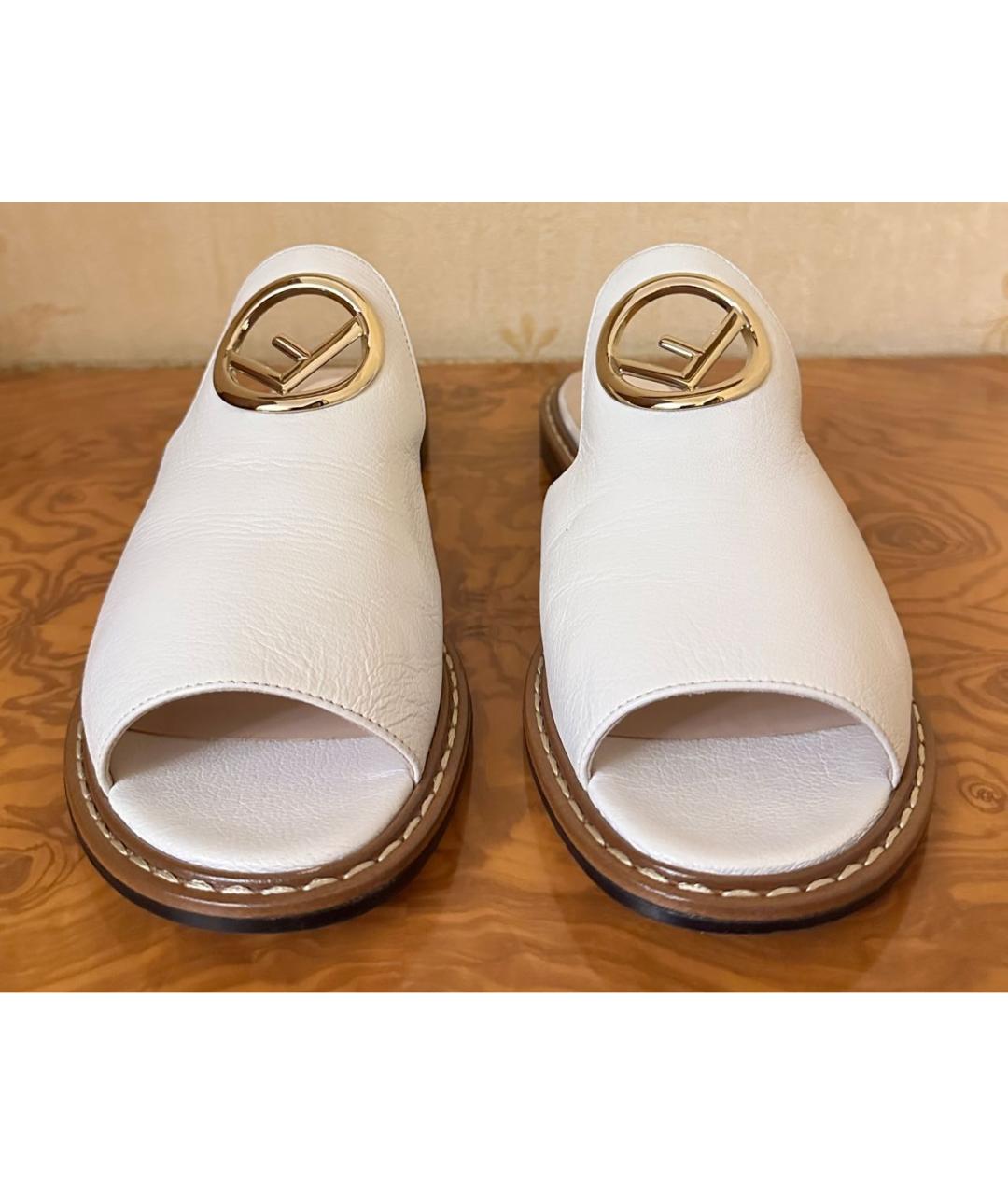 FENDI Белые кожаные шлепанцы, фото 2