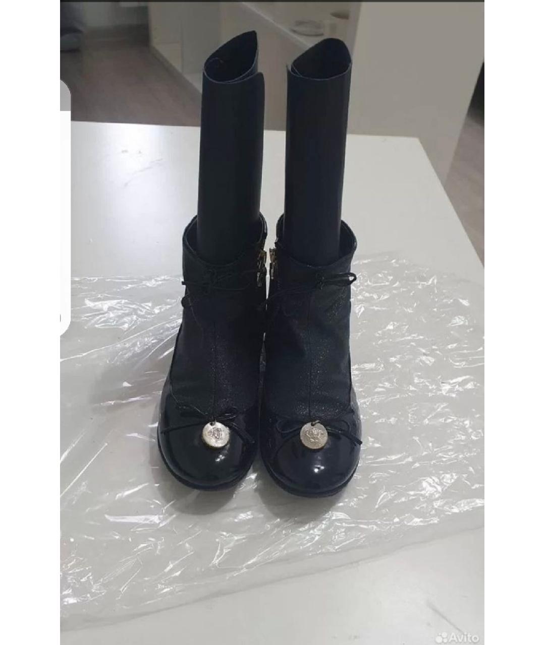 VERSACE Черные ботинки из лакированной кожи, фото 3