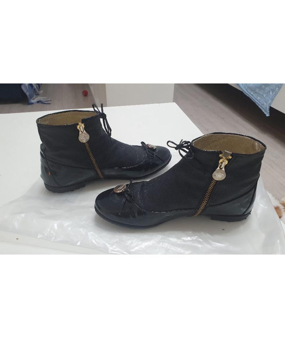 VERSACE Черные ботинки из лакированной кожи, фото 5