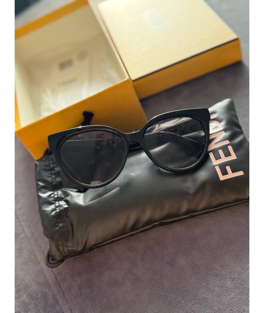 FENDI Черные пластиковые солнцезащитные очки, фото 2