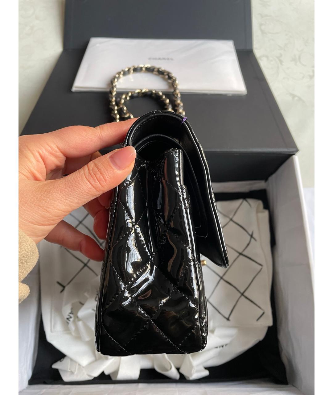 CHANEL Черная сумка через плечо из лакированной кожи, фото 5