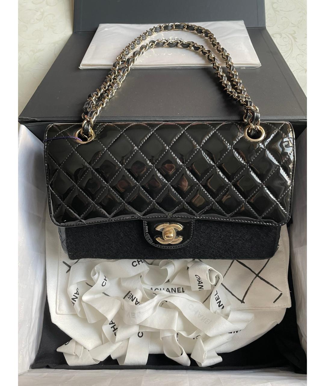 CHANEL Черная сумка через плечо из лакированной кожи, фото 7