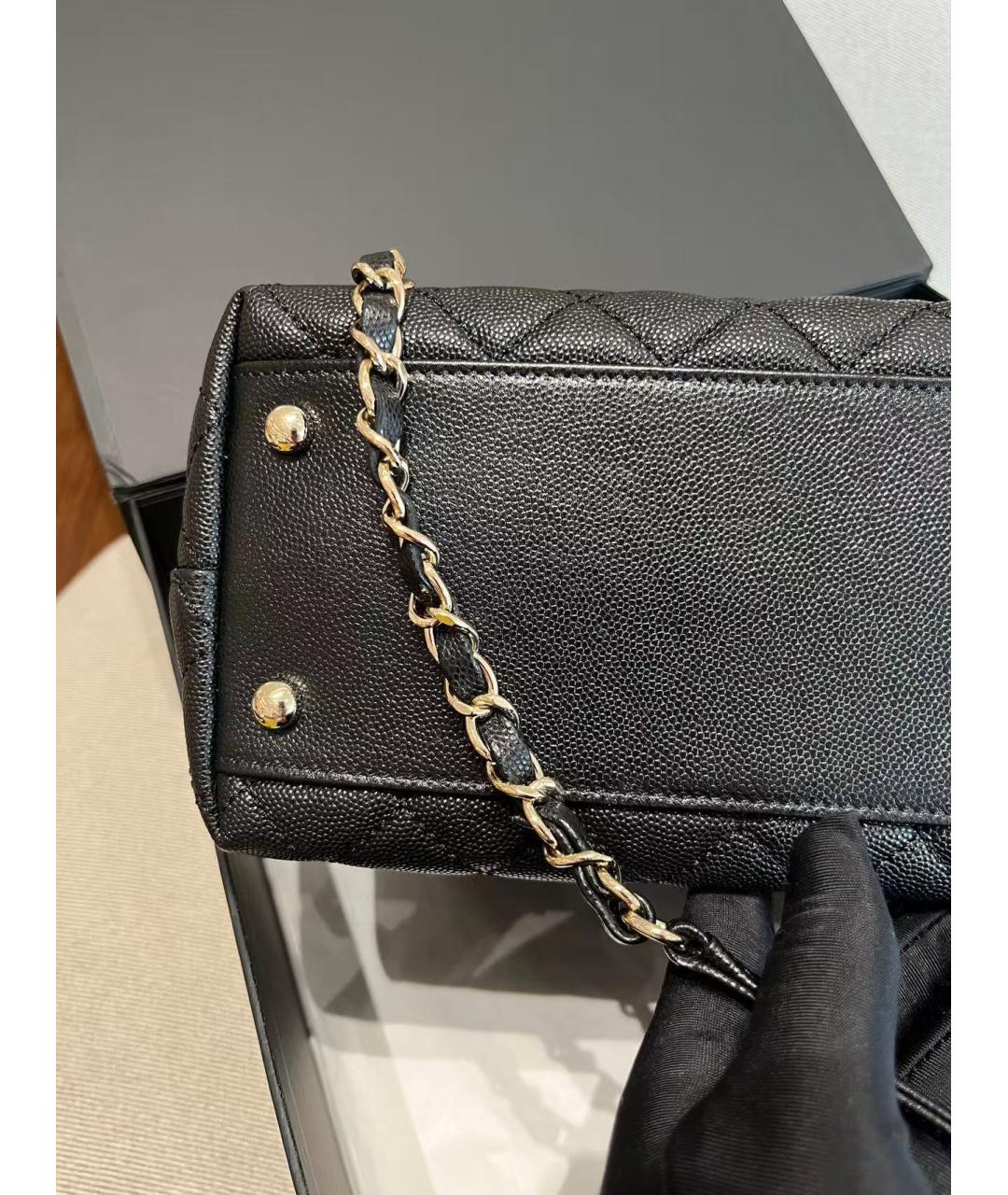 CHANEL Черная кожаная сумка с короткими ручками, фото 4