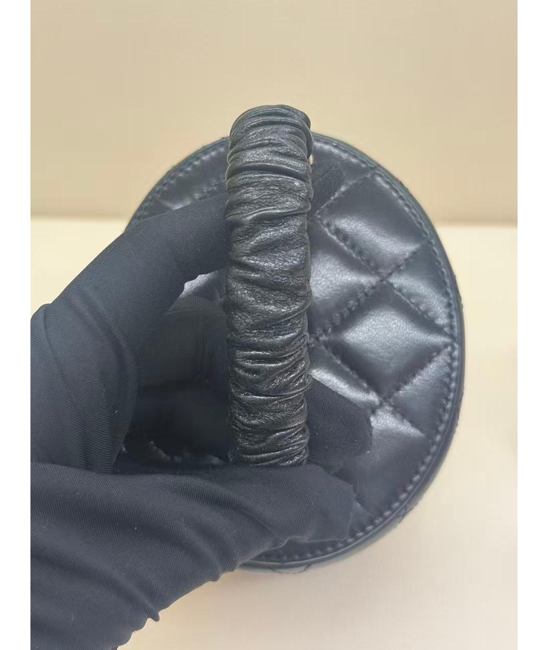 CHANEL Черная кожаная сумка с короткими ручками, фото 6