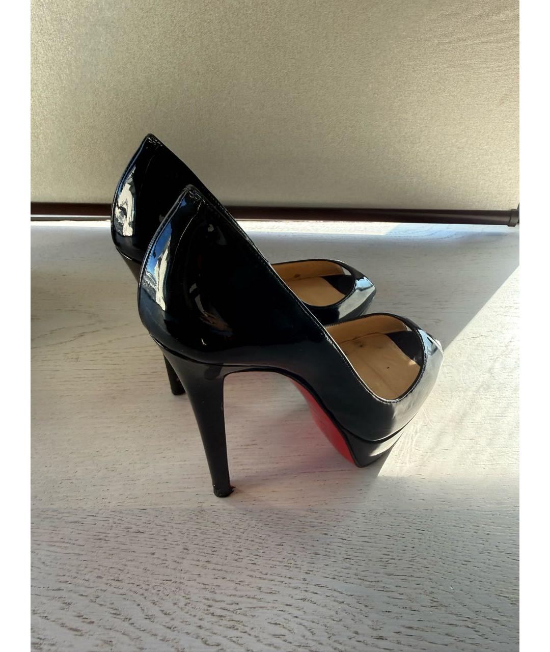 CHRISTIAN LOUBOUTIN Черные туфли из лакированной кожи, фото 2