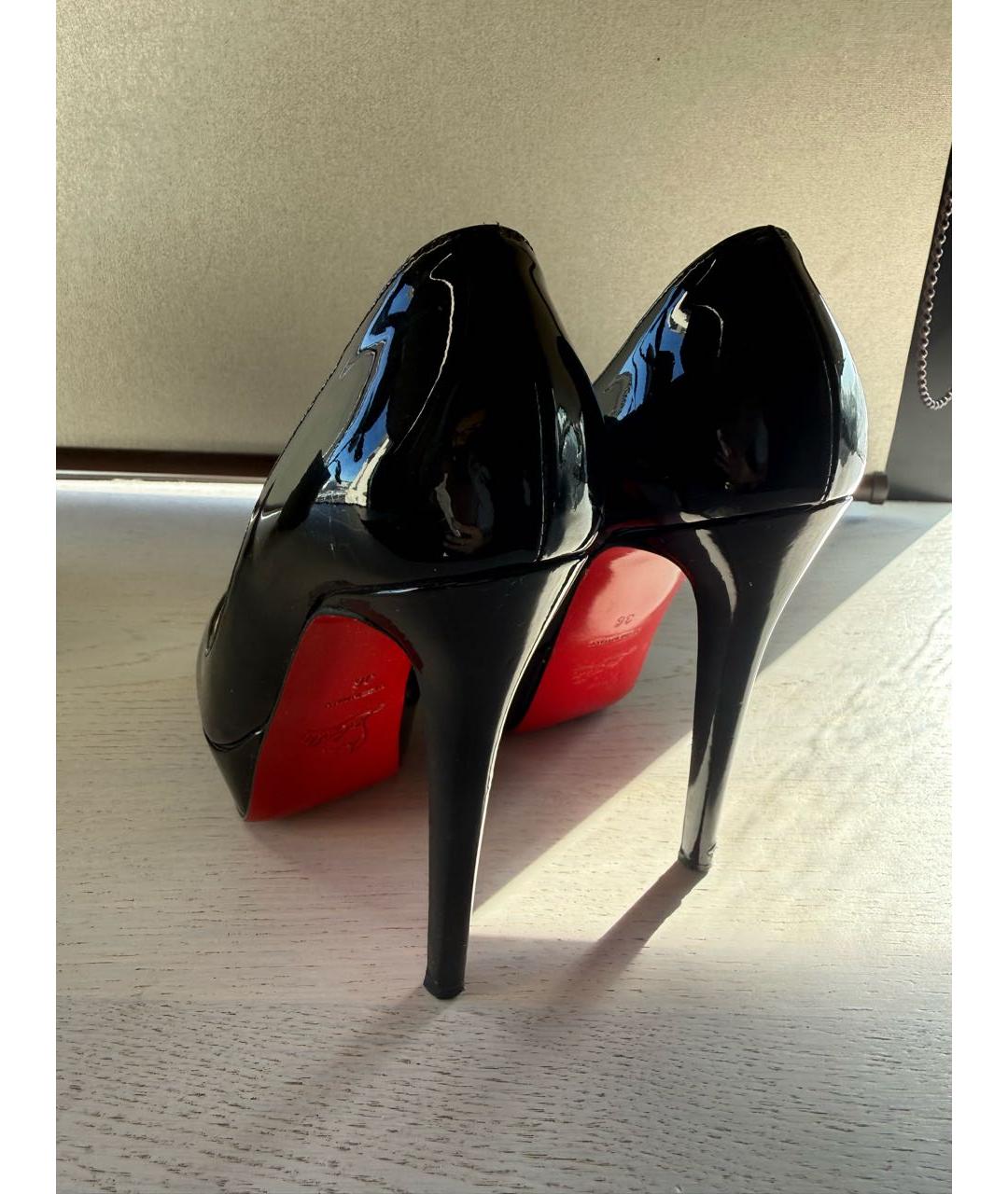 CHRISTIAN LOUBOUTIN Черные туфли из лакированной кожи, фото 8