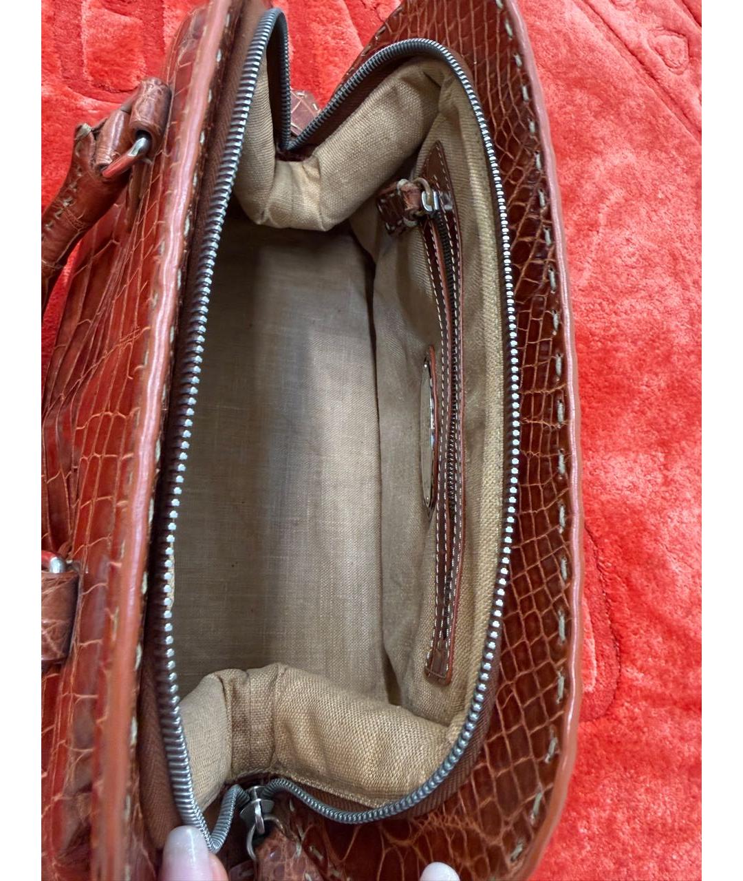 FENDI Коричневая сумка с короткими ручками из экзотической кожи, фото 4