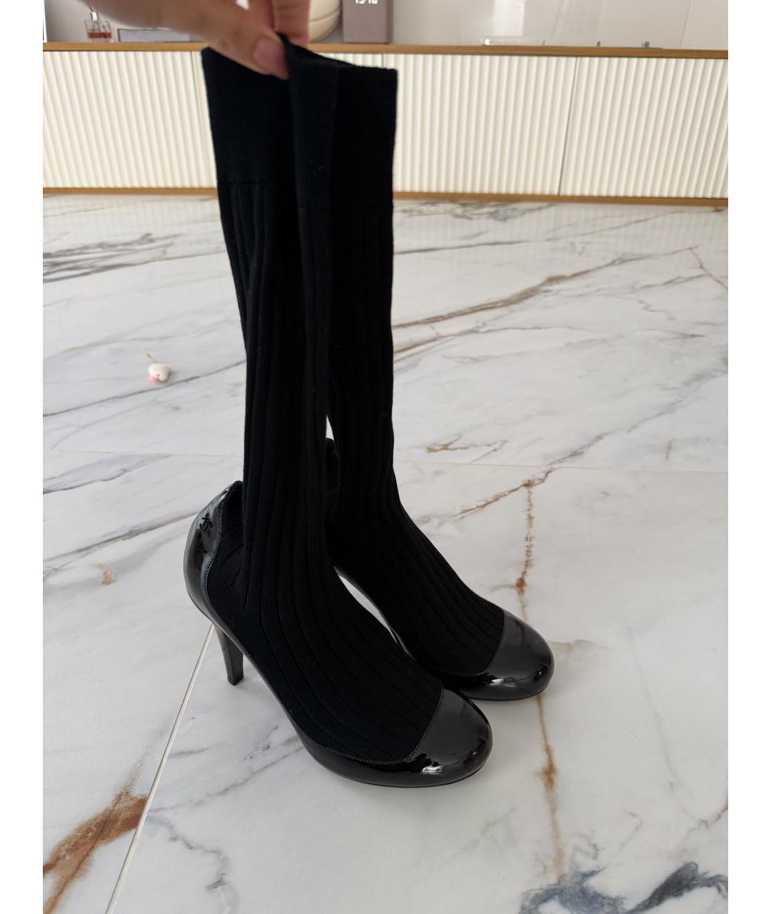 CHANEL Черные сапоги из лакированной кожи, фото 2