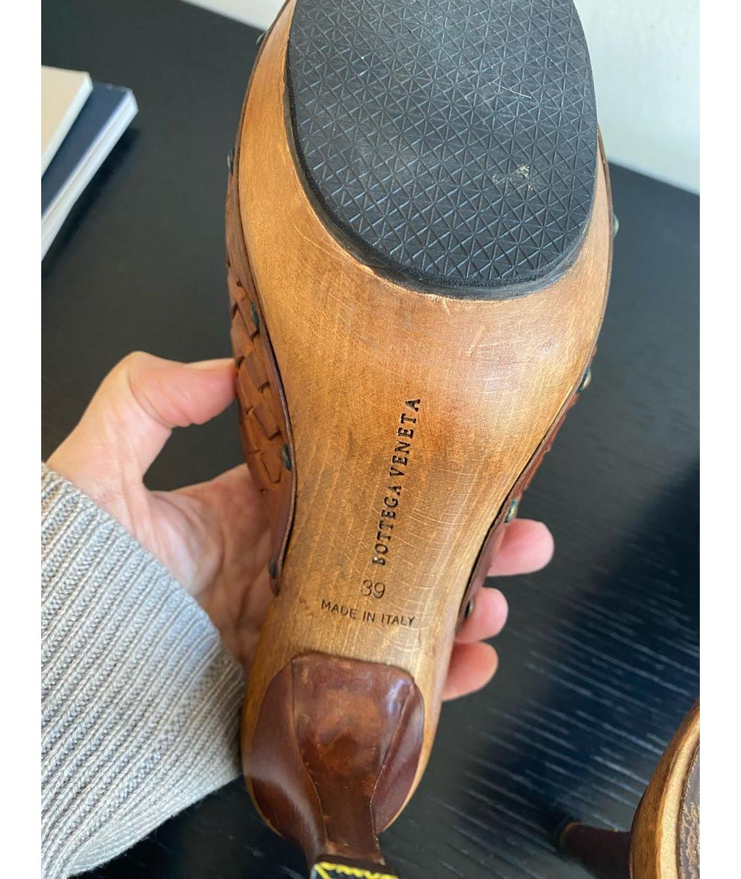 BOTTEGA VENETA Коричневые кожаные сабо, фото 7