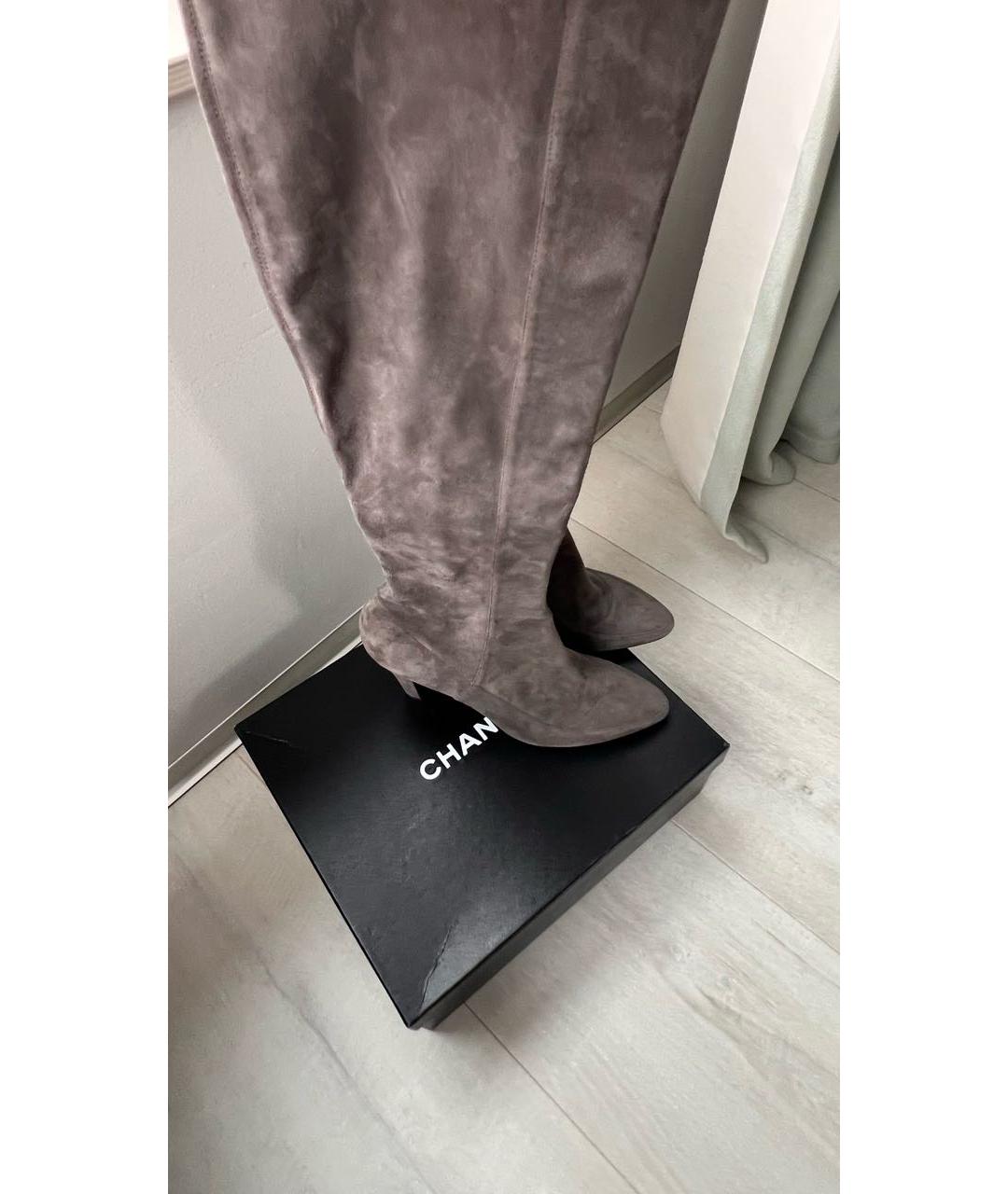 CHANEL Серые замшевые сапоги, фото 4