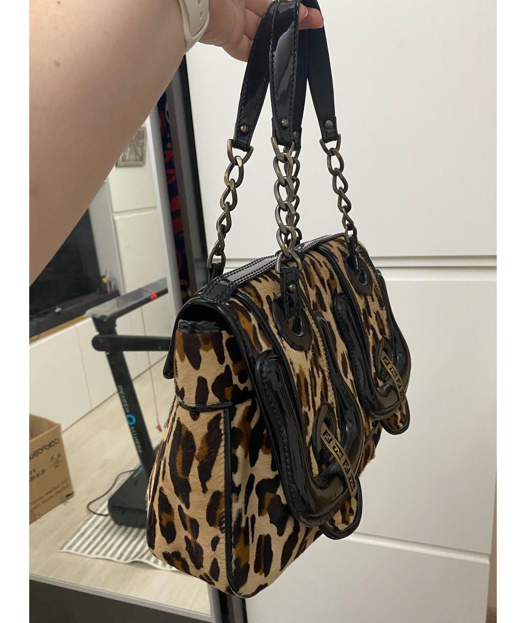 FENDI Черная меховая сумка с короткими ручками, фото 2