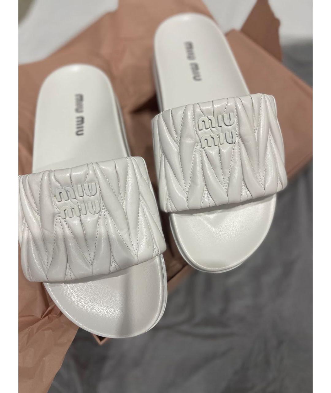 MIU MIU Белые кожаные шлепанцы, фото 4