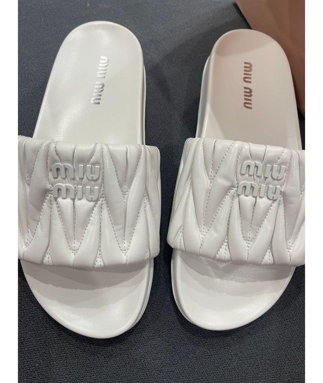 MIU MIU Белые кожаные шлепанцы, фото 3