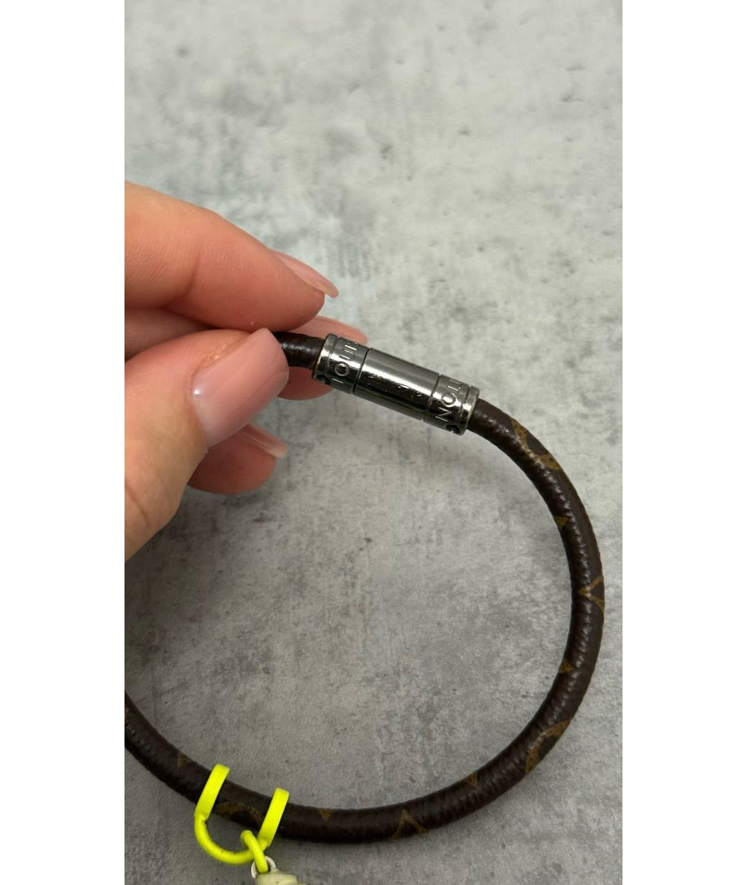 LOUIS VUITTON Коричневый кожаный браслет, фото 5