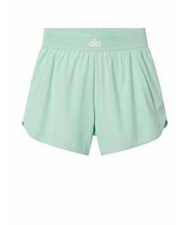 ALO YOGA Спортивные брюки и шорты